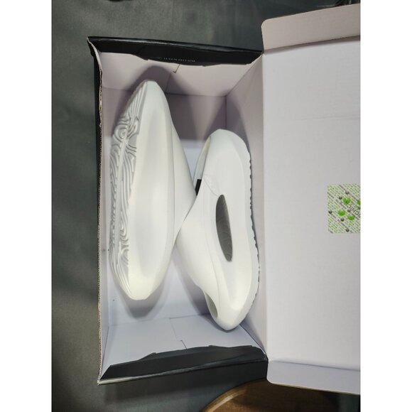 Trillium size 7 - Picture 2 of 6